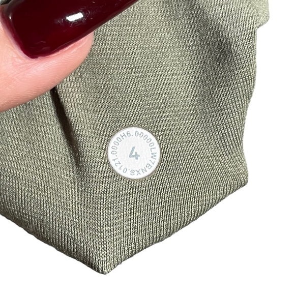 Lululemon Align Short 8"
Le Tigre Camo Green Fern Multi
Size 4 - Picture 2 of 5